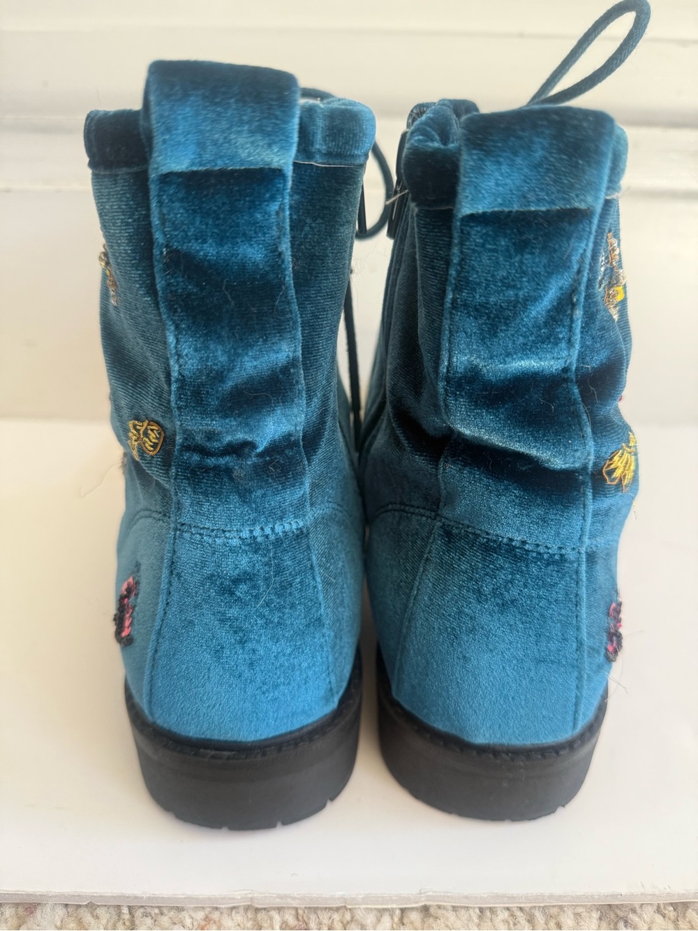 Betsey Johnson Bugsy Blue Velvet Combat Boots Embroidered Bug Insect Jewels 9.5 - Picture 3 of 10